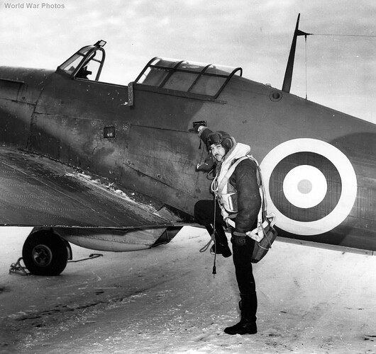 Hurricane_XII_1_OTU_Bagotville_Nov42_SLdr_L_G_Schwab