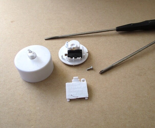 POL976_Grave-Digger-Demise_r-LAMP-disassemble