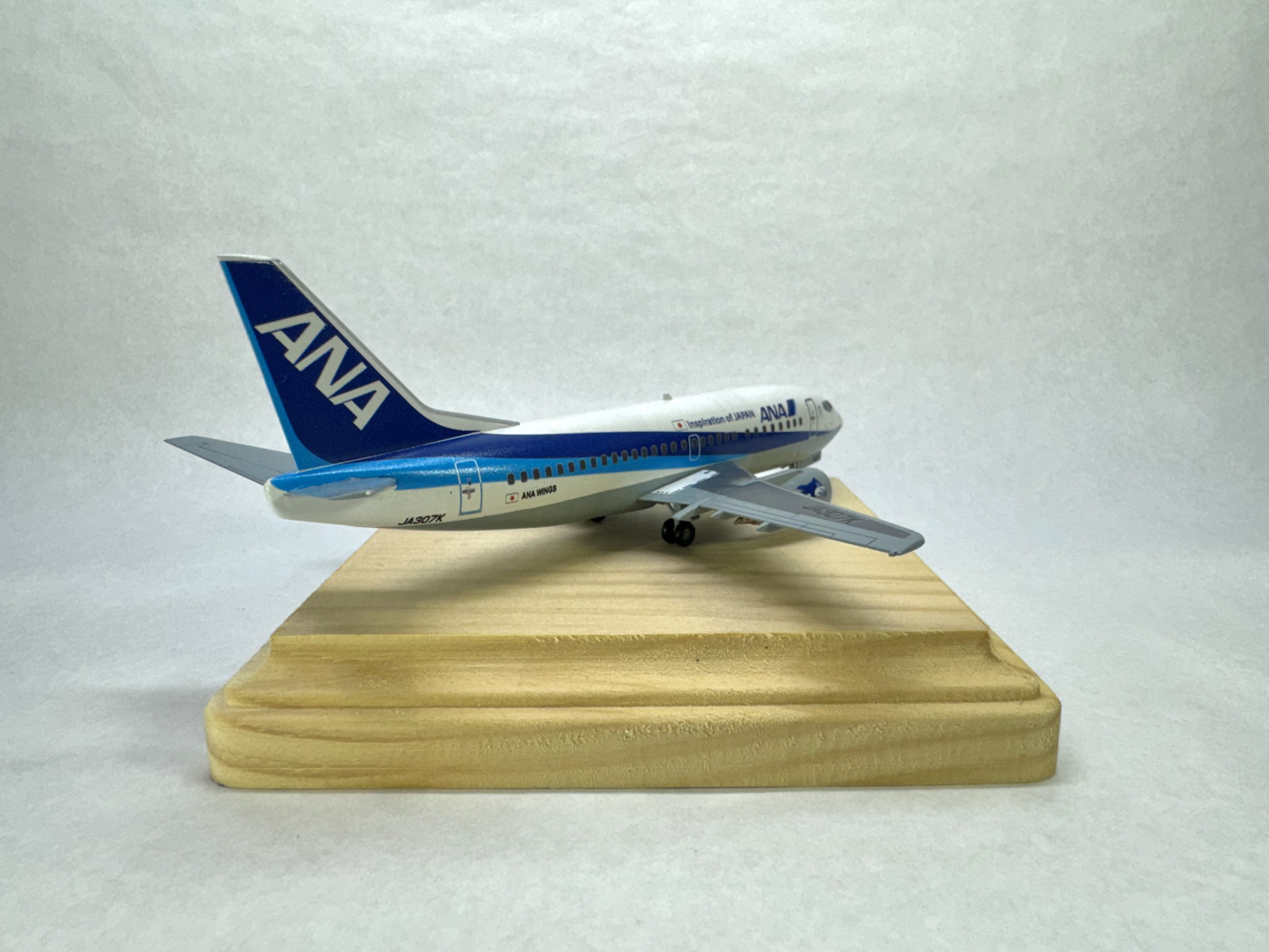 1/200 ANA 737-500 
