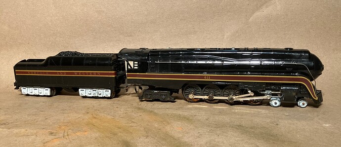Lionel_8100_N&W_J_4-8-4_02