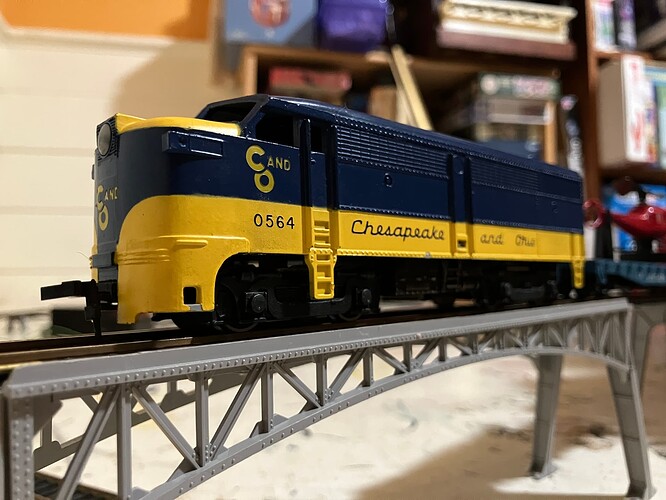 Lionel_0564_on_trestle
