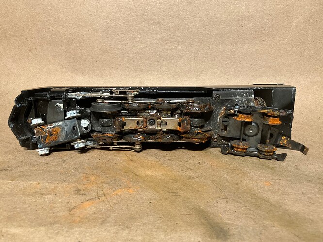 Lionel_8100_N&W_J_4-8-4_07