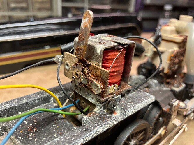 Lionel_8100_N&W_J_4-8-4_21