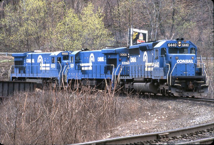 CR. SD40-2 #6440, B36-7 #5009 & 5003 running light. Rockville Bridge approach. 4-28-84