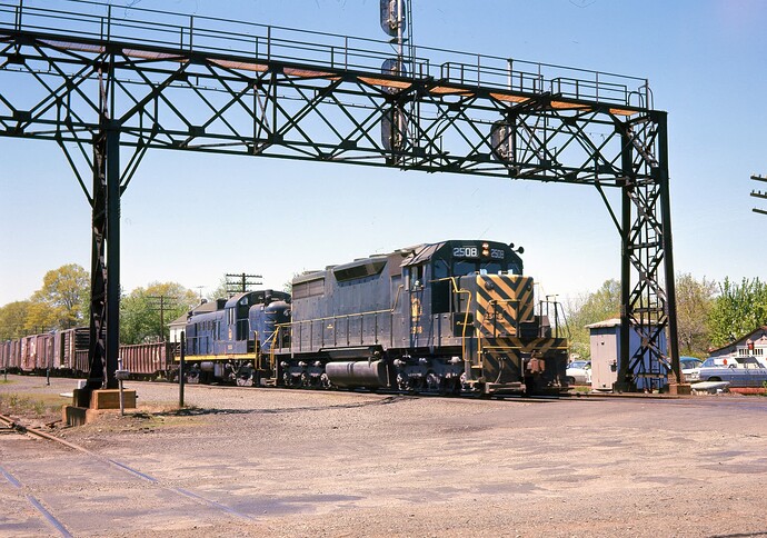 CNJ. SD-35 #2508 & RS-3 #1555 at Anderson Ave crossing. Raritan, NJ in May 1973.