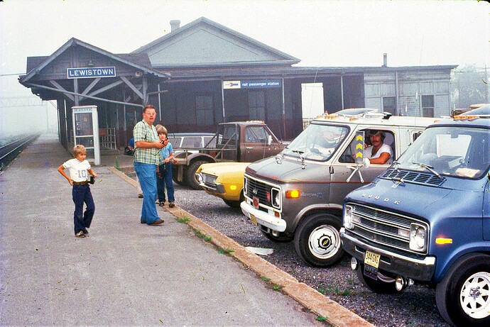 CR. Early morning at Lewistown, PA. Barry jr, Geo Mailander, Ron & George Kaspriske. Ed K is in his van. July 1978