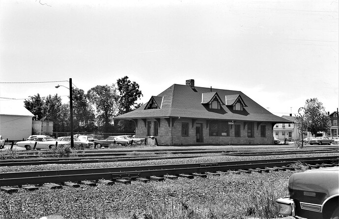 CNJ. Raritan, NJ. Station.  Aug 8, 1973