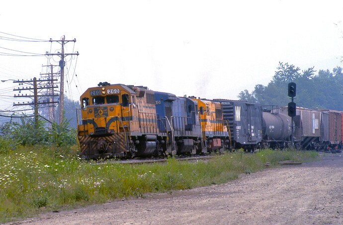 D&H. MEC GP38 #260 with north freight. August 1984