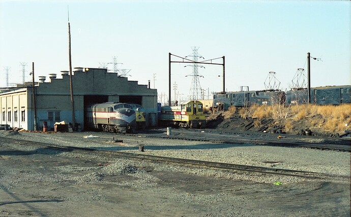 NJT. South Amboy, NJ engine house. Former PRR property.  E-8 #4152, #4014, E-L #8696, GG-1 #4878, 4876. April 1983