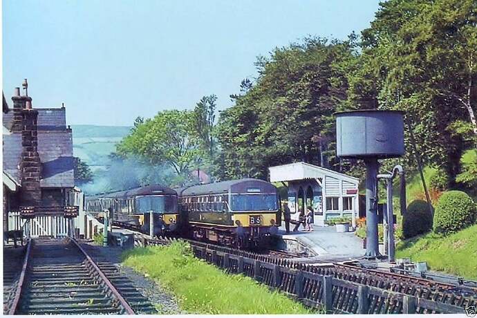 Robin Hoods Bay north down south up