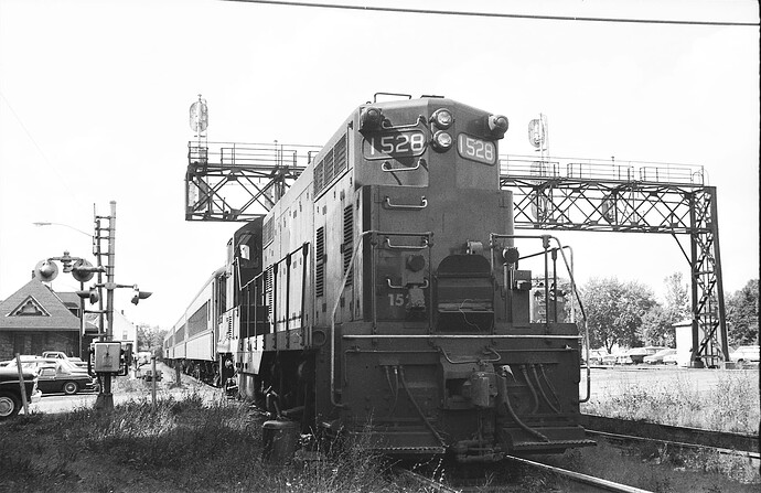 CNJ. FPSD-37 #1528 at Raritan station. August 1972
