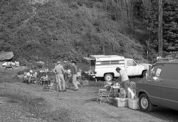 Meal time at Bennington Curve in Aug 1977.