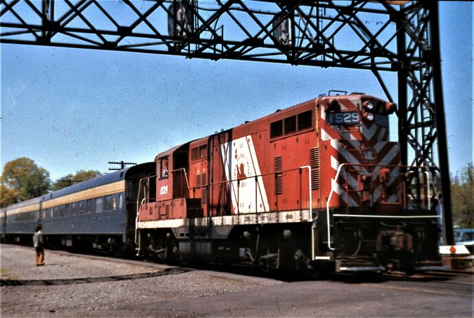 CNJ FPSD-37 #1529 eastbound mid-day passenger train at Raritan, NJ. August 1973
