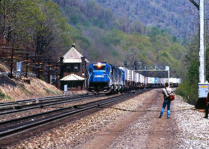 CR. B36-7 #5009 leads westbound TV train past MG Tower. May 5, 1986.
