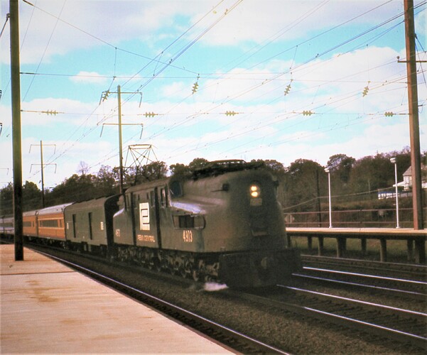 Photo 33. GG-1 #4913 eastbound track 2, Metropark, Iselin, NJ. Nov 1971