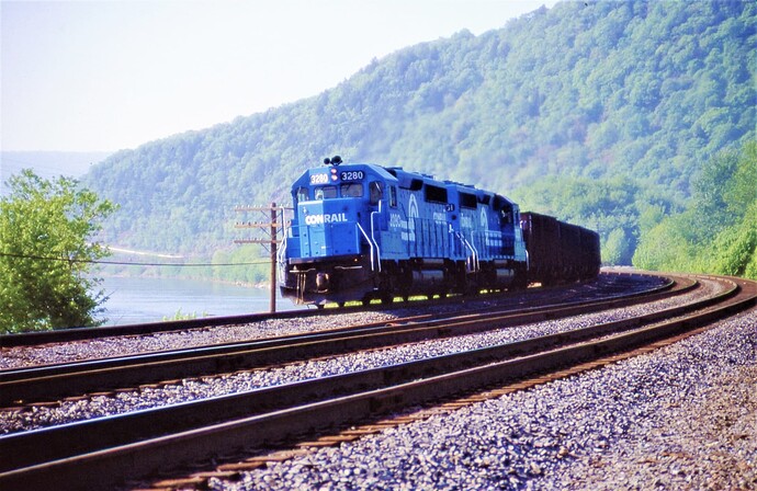 Conrail. Freight with diesels GP40-2 #3280 &  #3331 at the Horseshoe Curve in PA. Altoona reservoir in background. May 1986
