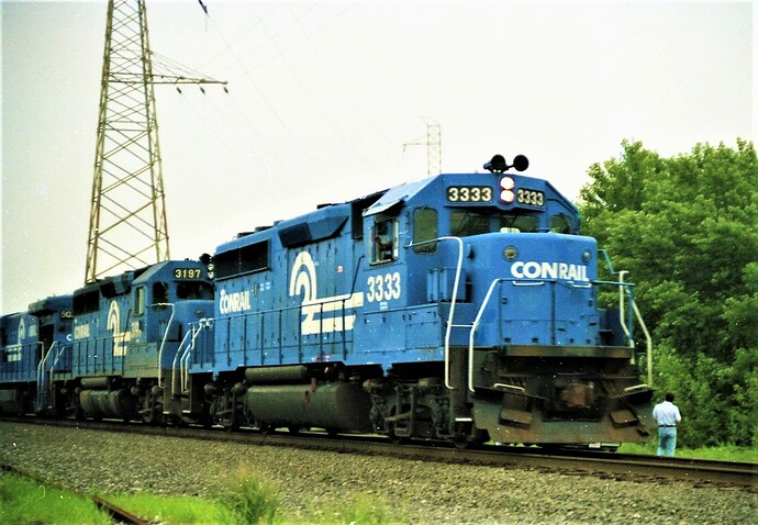 Photo 66. GP40-2 #3333, GP-40 #3157, & GE on old Lehigh Valley near Bound Brook, NJ. August 1981