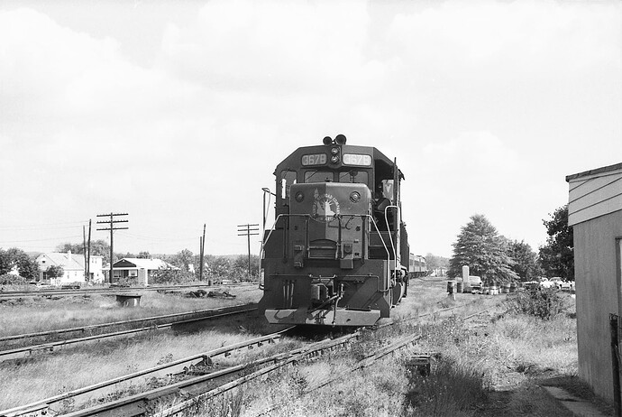 CNJ. GP-40P #3678 on rear of passenger in push-pull service with FPSD-37 #1521, Aug 1972