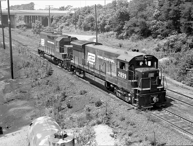 PC. U33B #2899 (blt 11-68) & ex-NYC GP-40 #3000 (blt 10-65). Enola, PA, June 1975