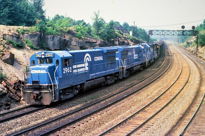 CR. Ex-PC U33B #2962, #2907, #3061 & other unit on east coal train at Bennington Cruve,  PA. July 1978