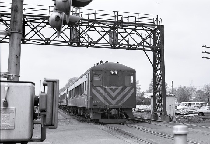 CNJ. Control car #1321 east at Raritan Station.  Anderson Ave. April 1974
