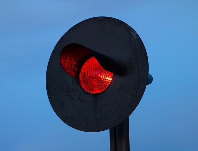 Public Domain, from: https://commons.wikimedia.org/wiki/File:Red_railway_signal_at_dusk.jpg