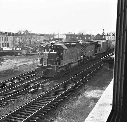 CNJ. SD-40 #3063 & SD-35 #2509 east in mid-day at Boyd Tower, Raritan, NJ. 1973