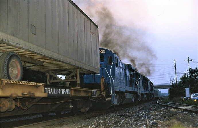 Conrail. B36-7 #5048, #5044 & #5039 on west TV-61 at South Plainfield, NJ. Aug 23, 1988