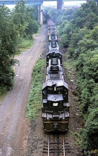 Penn Central SD-40 #6041, #6054 & 3rd unit on Enola track G, westbound in August 1975