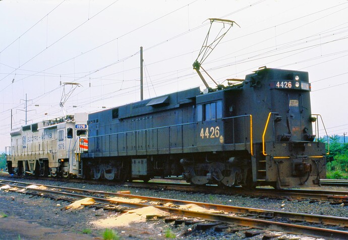 Penn Central. E-44 #4426 & EMD experimenatl electric #1976 at Maclay St yard motor pit in Harrisburg, PA. July 15, 1976