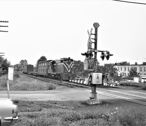 CNJ FPSD-37 #1532 westbound. Raritan, NJ on September  6, 1974