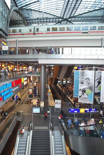 Berlin_Hbf_(8063790819)