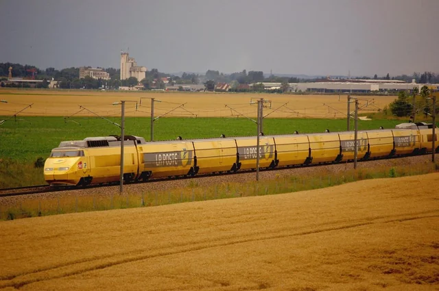 sncfs-tgv-la-poste-train-sets-which-were-basically-the-v0-nbmsta0n71hc1