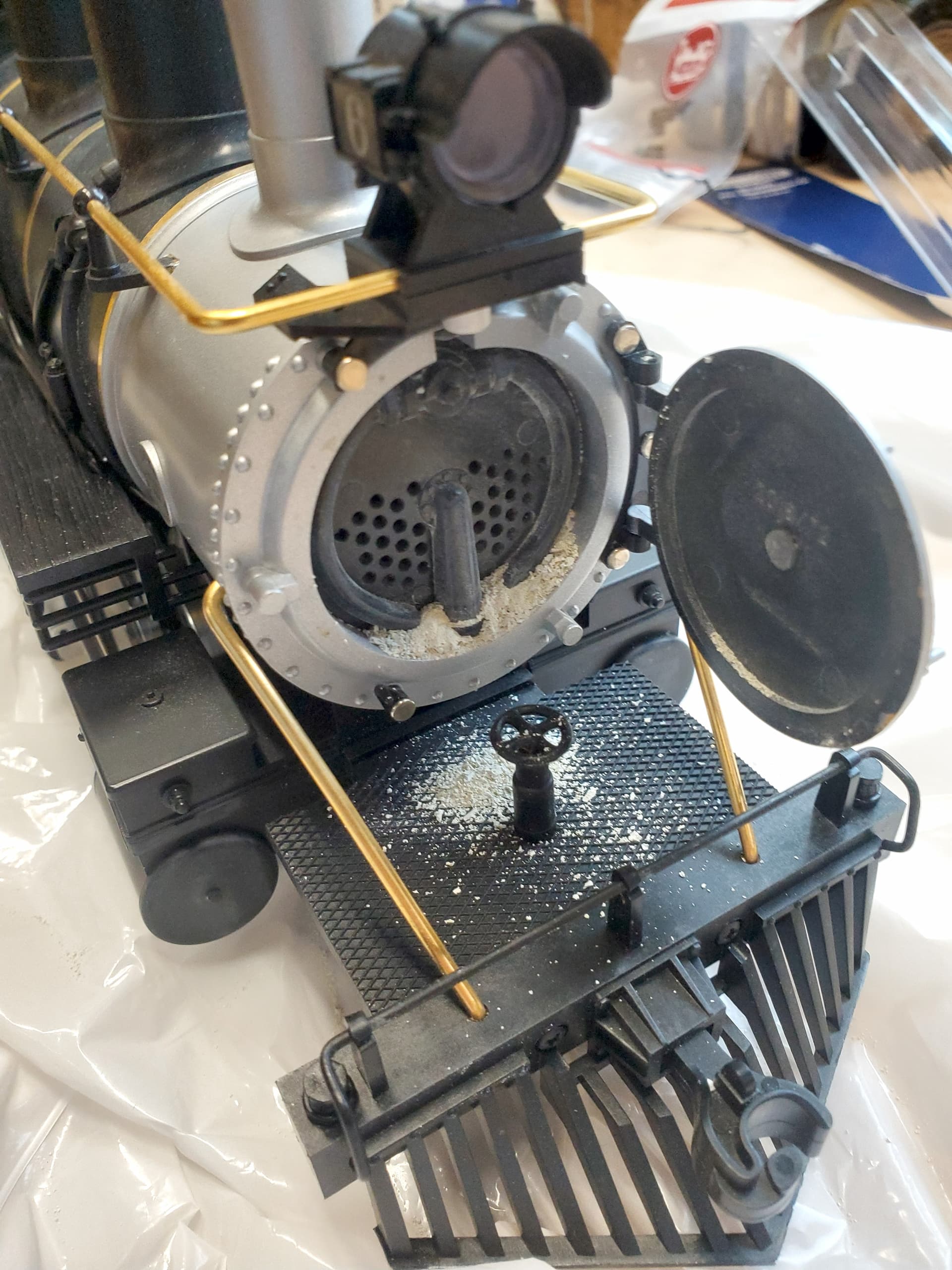 LGBタンクトップNO PROBLEM Help! I have a light grey/green substance coming out of engine